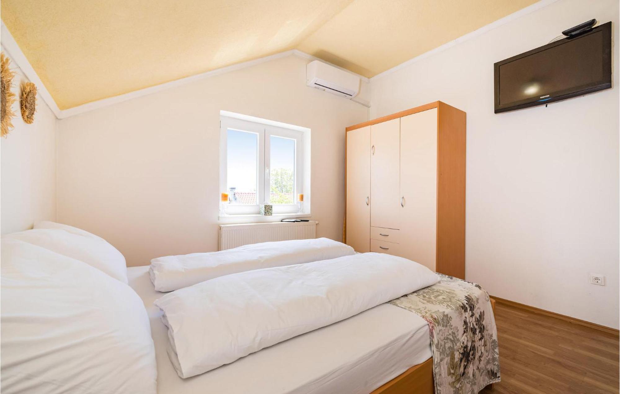 Pet Friendly Home In Murvica With Kitchen Exterior photo